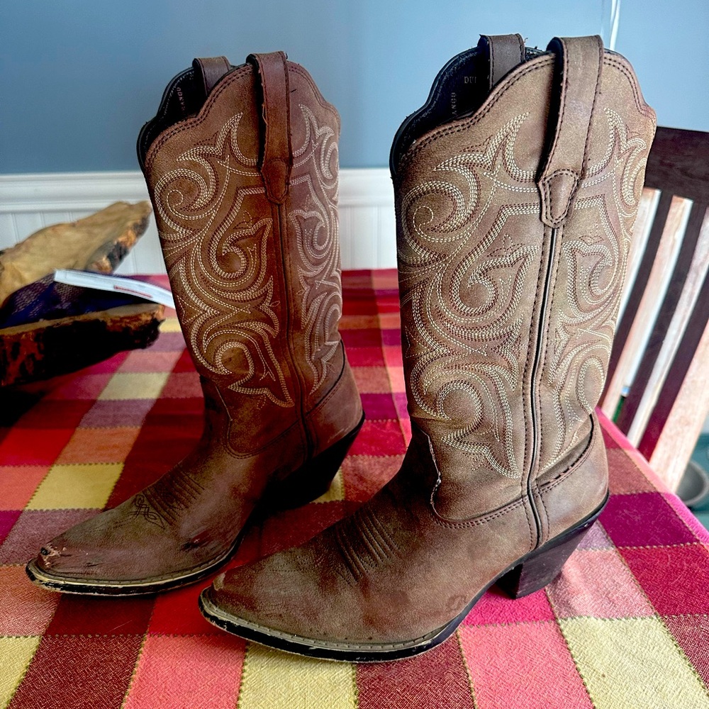 Women’s Cowgirl boots size 6.5